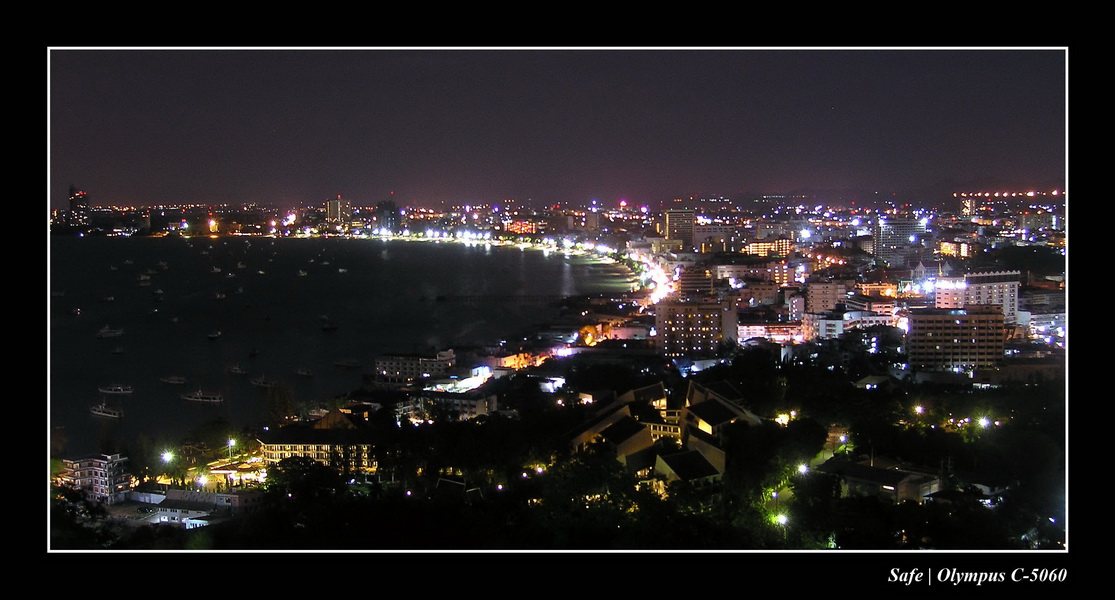 2005 - 07 - Pattaya - la nuit.JPG